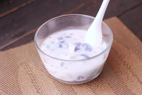 Hindistan cevizli muhallebi Tayland 'ın tatlısıdır. Ya da bizim deyimimizle 