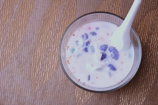 Hindistan cevizli muhallebi Tayland 'ın tatlısıdır. Ya da bizim deyimimizle 