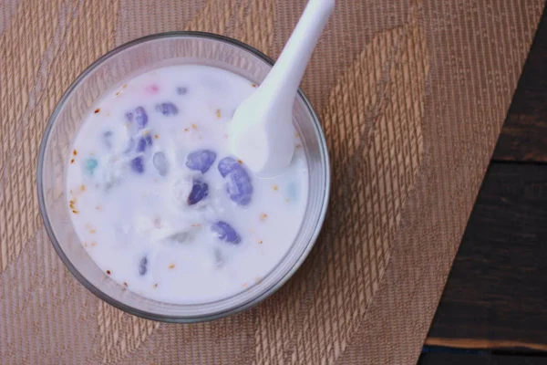 Hindistan cevizli muhallebi Tayland 'ın tatlısıdır. Ya da bizim deyimimizle 