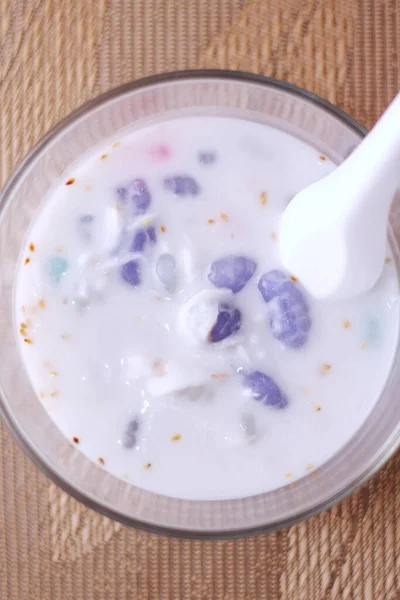 Hindistan cevizli muhallebi Tayland 'ın tatlısıdır. Ya da bizim deyimimizle 