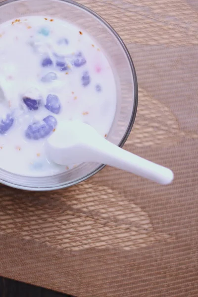 Hindistan cevizli muhallebi Tayland 'ın tatlısıdır. Ya da bizim deyimimizle 