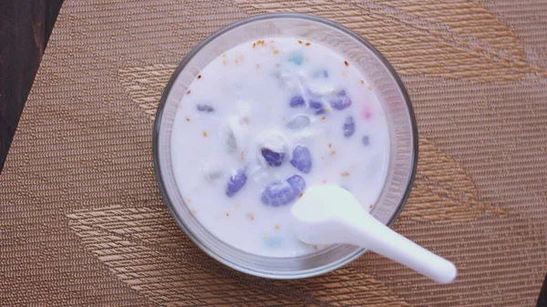 Hindistan cevizli muhallebi Tayland 'ın tatlısıdır. Ya da bizim deyimimizle 