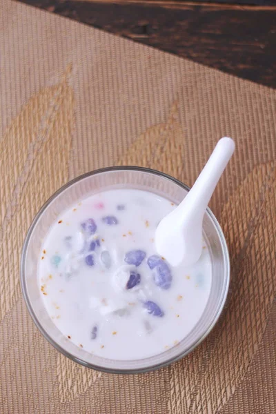 Hindistan cevizli muhallebi Tayland 'ın tatlısıdır. Ya da bizim deyimimizle 