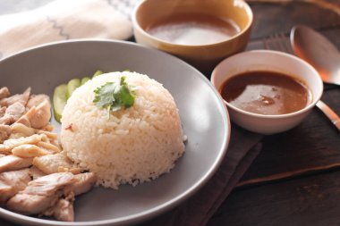 Tavuklu pilav ya da tavuklu pilav, çorba.