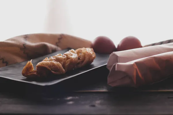 Roti Egyfajta Indiai Étel Lisztből Tojásból Fekete Tálban Édesített Tejjel — Stock Fotó