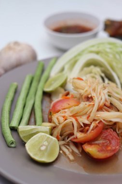 Tayland papayası salatası ya da Taylandca 'da 