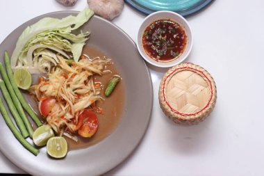 Tayland papayası salatası ya da Taylandca 'da 