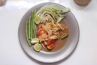 Tayland papayası salatası ya da Taylandca 'da 