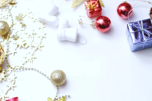 Decoraciones Navidad Colocadas Sobre Fondo Blanco — Foto de Stock
