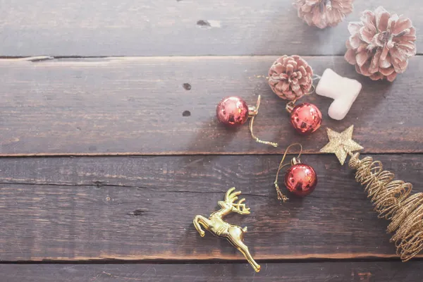 Vista Superior Las Decoraciones Navidad Colocadas Una Mesa Madera Negra — Foto de Stock