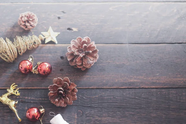 Vista Superior Las Decoraciones Navidad Colocadas Una Mesa Madera Negra — Foto de Stock