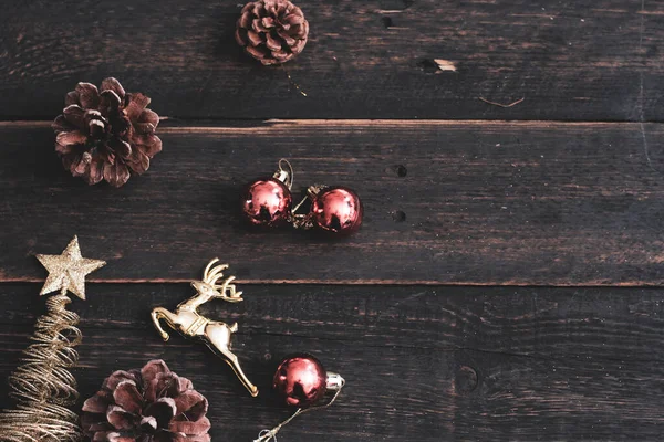 Vista Superior Las Decoraciones Navidad Colocadas Una Mesa Madera Negra — Foto de Stock