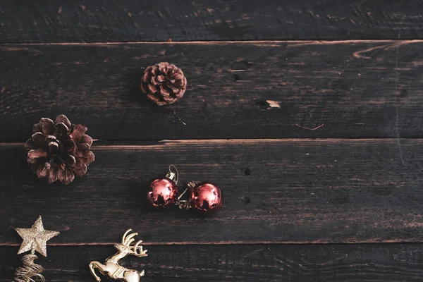 Vista Superior Las Decoraciones Navidad Colocadas Una Mesa Madera Negra — Foto de Stock