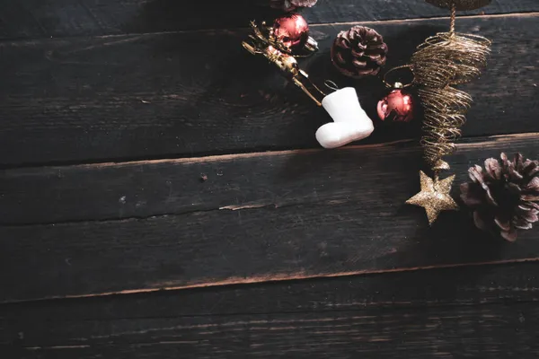 Vista Superior Las Decoraciones Navidad Colocadas Una Mesa Madera Negra — Foto de Stock