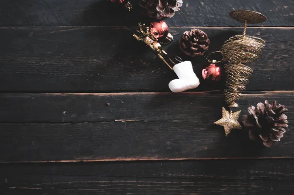 Vista Superior Las Decoraciones Navidad Colocadas Una Mesa Madera Negra — Foto de Stock