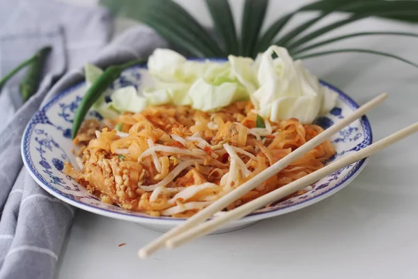 Тайская Кухня Pad Thai Национальное Блюдо Подается Чаше Китайском Стиле — стоковое фото