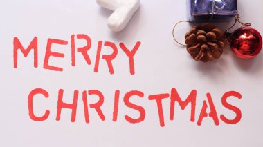 Yazılı sözler Mutlu Noeller Noel süsleriyle