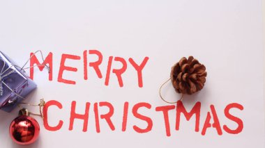 Yazılı sözler Mutlu Noeller Noel süsleriyle