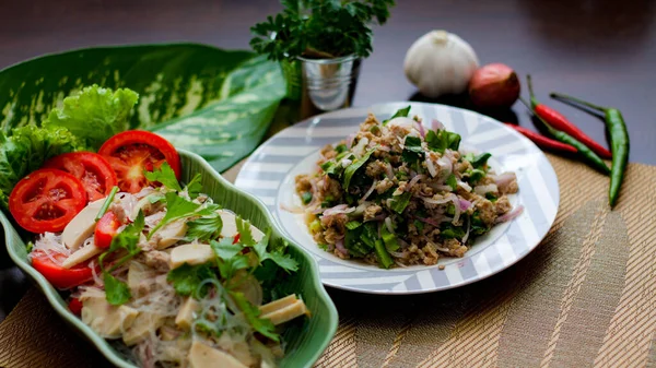 Ensalada Salchichas Vietnamitas Picantes Cerdo Picado Picante Comida Tailandesa Con — Foto de Stock
