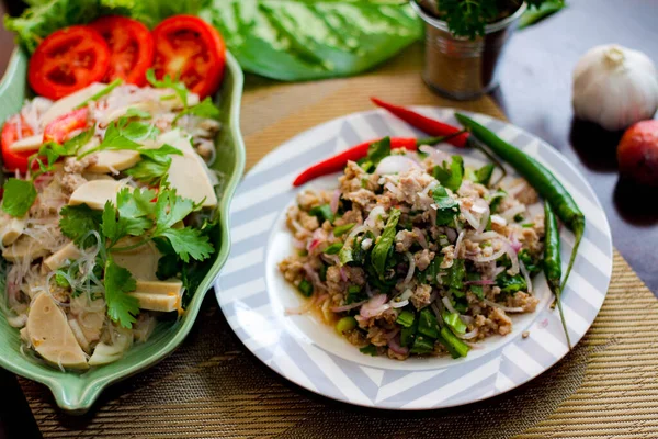Salada Salsichas Vietnamitas Picantes Porco Picado Picante Comida Tailandesa Com — Fotografia de Stock