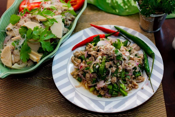 Ensalada Salchichas Vietnamitas Picantes Cerdo Picado Picante Comida Tailandesa Con — Foto de Stock
