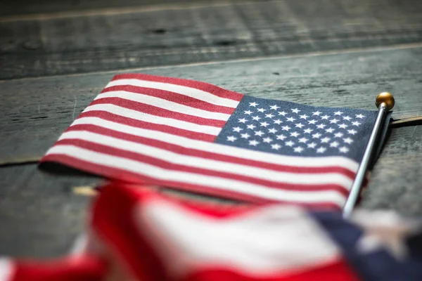 Amerikaanse Vlag Een Zwarte Houten Vloer Verlicht Van Achteren — Stockfoto