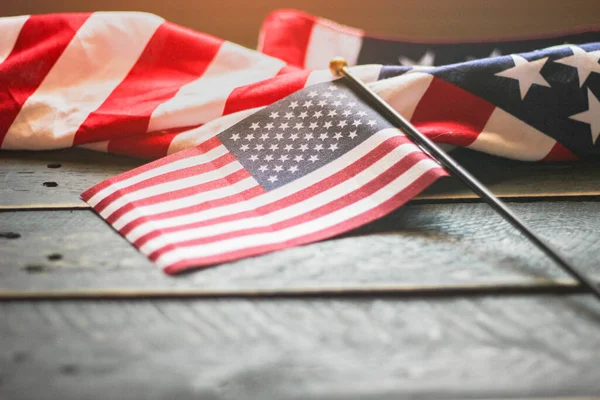 Americká Vlajka Černé Dřevěné Podlaze Osvětlené Zezadu Usa — Stock fotografie