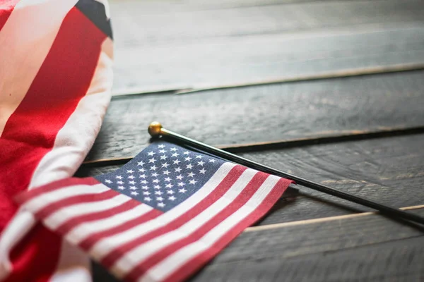 Amerikaanse Vlag Een Zwarte Houten Vloer Verlicht Van Achteren — Stockfoto