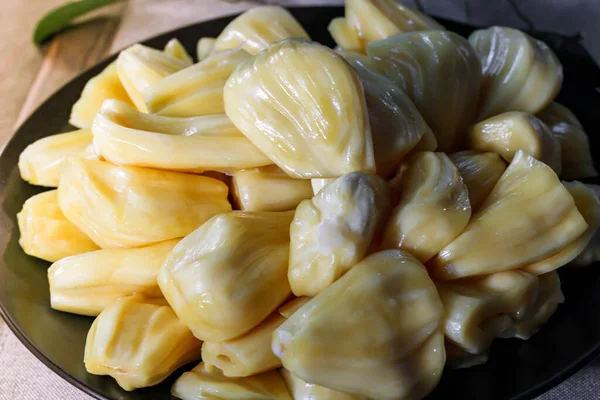 Tajskie Owoce Świeże Jackfruit Umieszczone Czarnej Płycie Drewnianym Stole — Zdjęcie stockowe