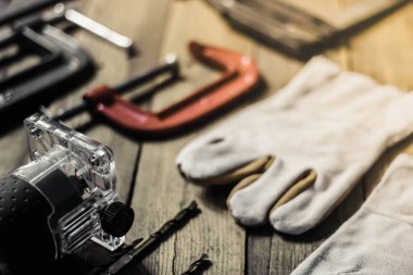 ABD 'de ahşap zemin üzerine kurulmuş klasik ahşap işleme aracı.