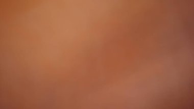 Turuncu, beyaz ve siyah ışıkta soyut görüntü