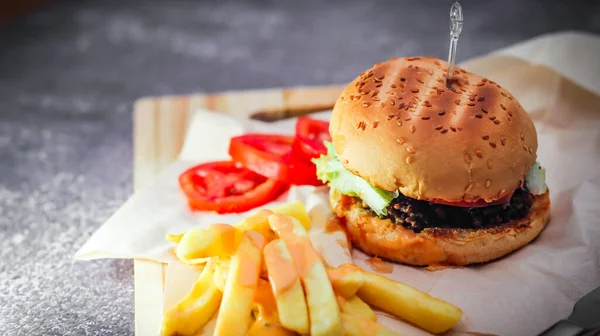 Home Made Hamburgers Served French Fries Tomatoes Wooden Table Fast — Stock Photo, Image