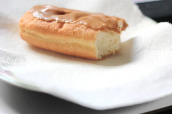 Apple Bar Maple Bar Donut Maple Bar Donut Doormidden Gebeten — Stockfoto