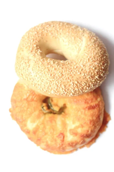 Bagel Donut Brote Gestapelt Auf Weißem Hintergrund — Stockfoto