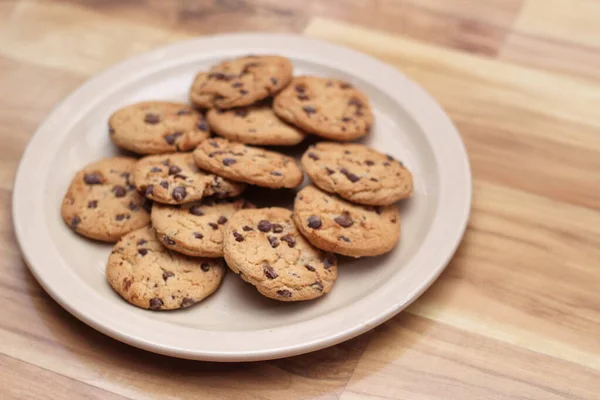 Chocolate Cookies Arranged Light Brown Dish Ready Served Children — стоковое фото