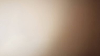 Beyaz, siyah, sarı, kırmızı, kahverengi ve gri olarak soyut görüntü ve hız.