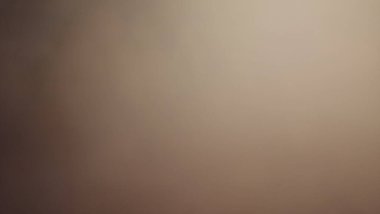 Beyaz, siyah, sarı, kırmızı, kahverengi ve gri olarak soyut görüntü ve hız.