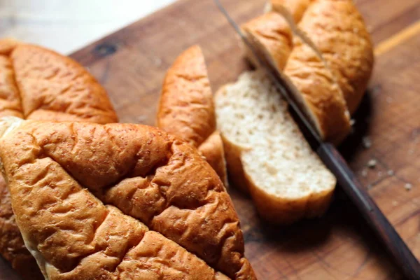 Gebackenes Brot Auf Einem Holztisch Flachbild Foto — Stockfoto