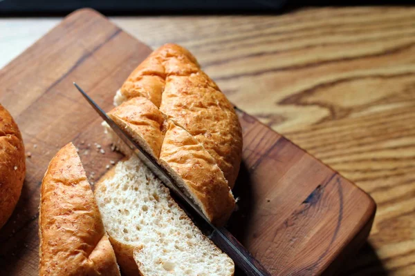 Bolillos Grano Ricavati Dal Frumento Affettato Pronto Servire Tagliere Legno — Foto Stock