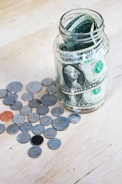 Reçel kavanozları, aile birikimleri, fakir insanların tasarrufları..