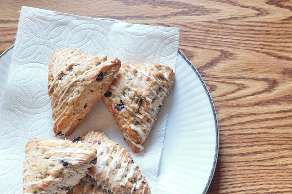 Blue Berry Scones Served White Plates — Zdjęcie stockowe