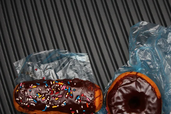 Chocolade Donuts Chocolade Donut Bars Bedekt Met Veelkleurige Suikervlokken Een — Stockfoto