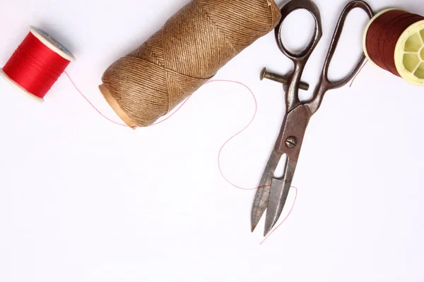 Multi Colored Threads Old Scissors Spread Out White Floor Retro — Fotografia de Stock