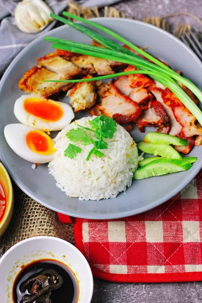 Masakan Thailand Khao Daeng Atau Saus Merah Rebusan Babi Dengan — Stok Foto