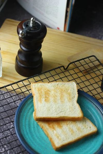 Yeni Yapılmış Tost Masada Servis Edilmeye Hazır Yukarıda Resmedilmiş — Stok fotoğraf