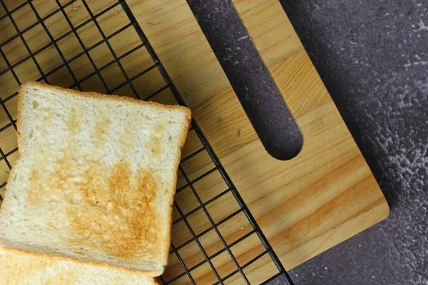 Deux Toasts Fraîchement Préparés Sont Prêts Être Servis Sur Table — Photo