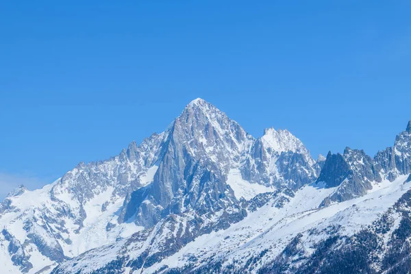 この風景写真は ヨーロッパ フランス アルプス シャモニー 春に撮影されました 太陽の下で モンブランの塊の中で 私たちはAiguille VerteとAiguille — ストック写真