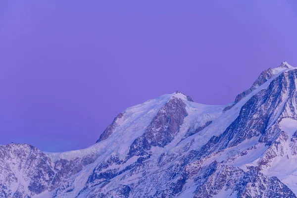 この風景写真はヨーロッパ フランス ローヌ アルプ サヴォワ アルプス 冬に撮影されました 太陽の下でココナッツ ソレイユでモンブラン タクルを見る — ストック写真