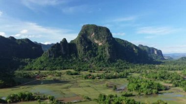 Yazın güneşli bir günde Porto, Avrupa, Portekiz, Kuzey 'in tarihi şehir merkezinde bulunan I. Luis Köprüsü..