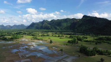 Yazın güneşli bir günde Porto, Avrupa, Portekiz, Kuzey 'in tarihi şehir merkezinde bulunan I. Luis Köprüsü..